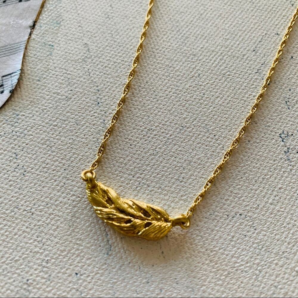 Chloe + Isabel | Gold Leaf Necklace - Picture 2 of 6